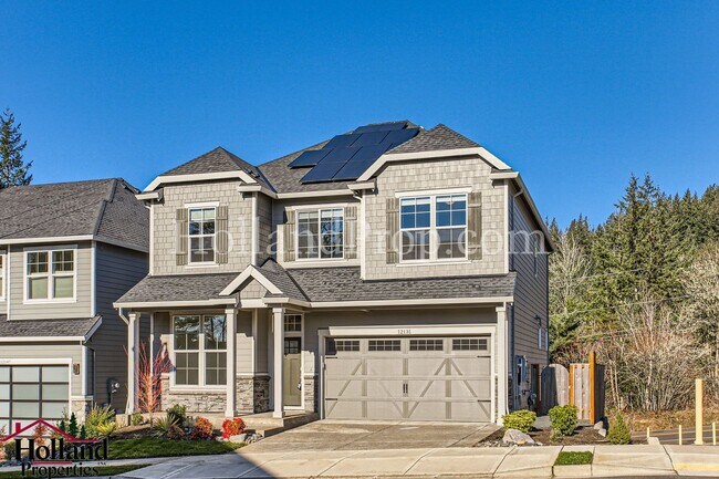 Foto del edificio - Spacious 4-Bed, 3-Bath Home with Solar Power, EV-Ready Garage & Outdoor Living Space