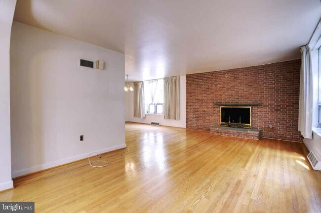 Building Photo - 901 Wesley Pl SW