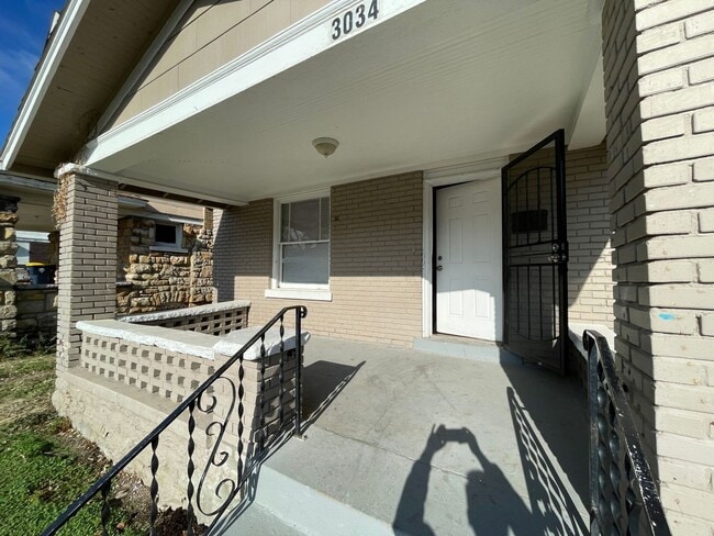 Building Photo - 3 Bedroom, 1 Bathroom House in Kansas City...