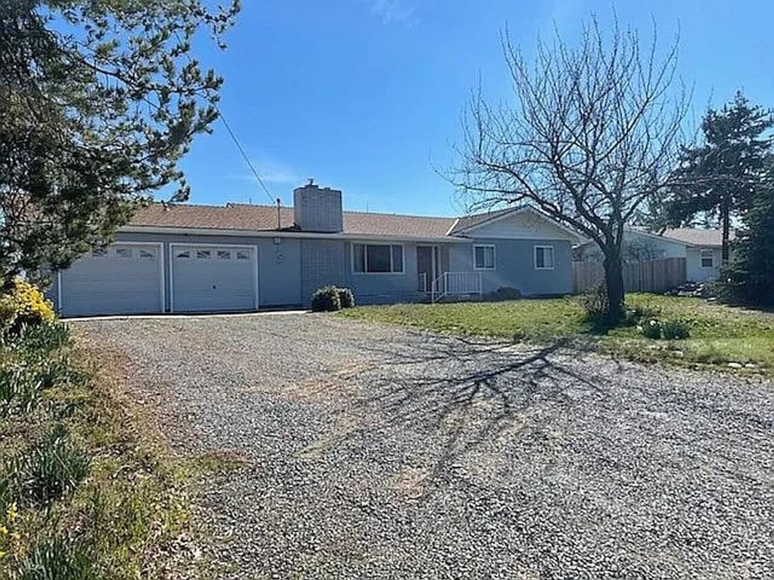 Primary Photo - DESIREABLE RANCH STYLE HOME