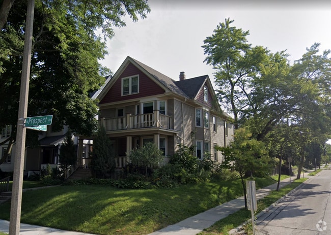 Building Photo - 2900 N Prospect Ave