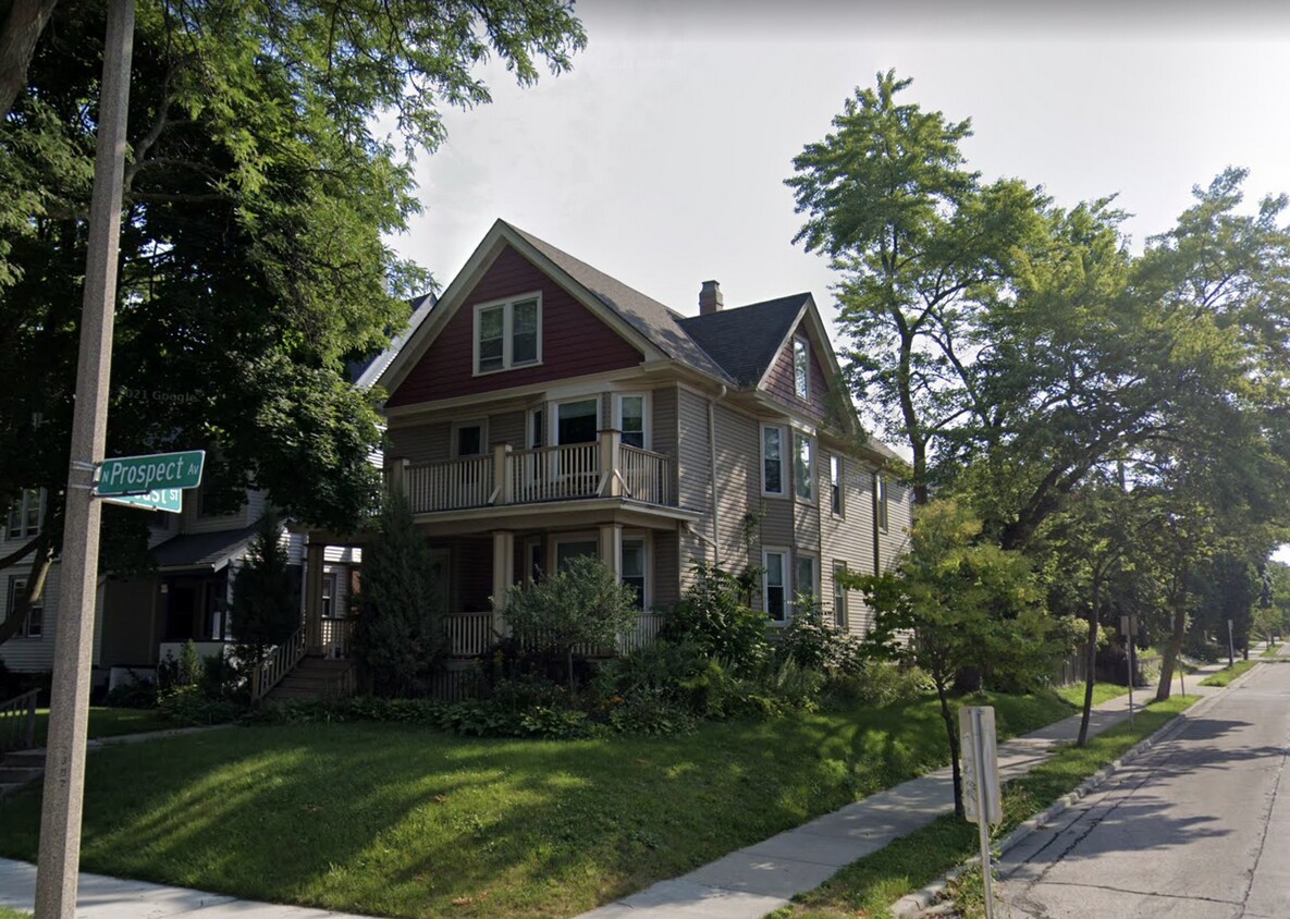 Front View - 2900 N Prospect Ave