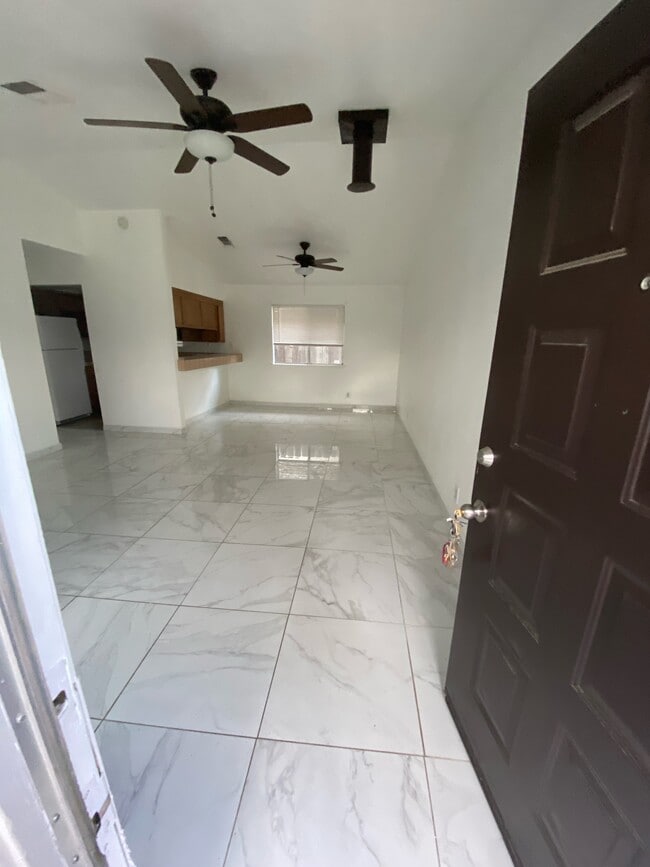 Building Photo - 1034 Kaweah St