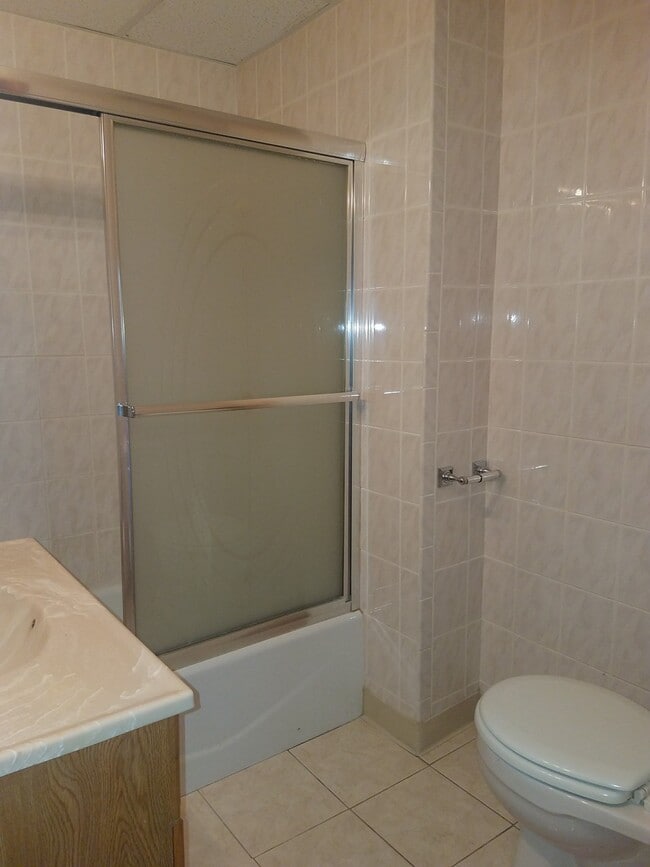 Building Photo - 46 Oliver St