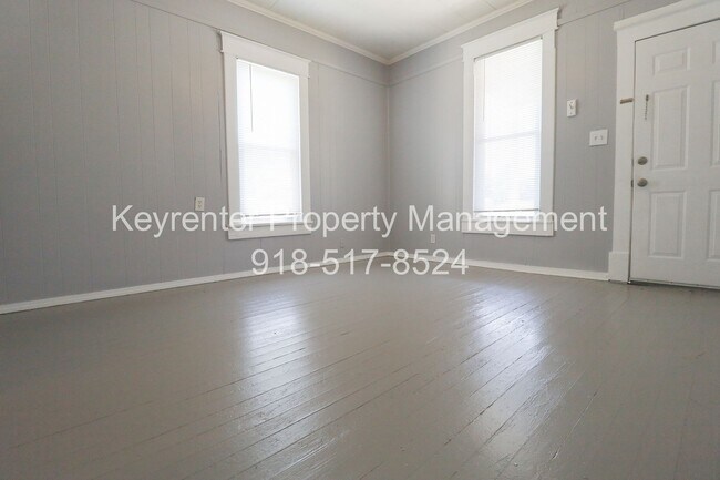 Foto del edificio - E 4th Street Duplex