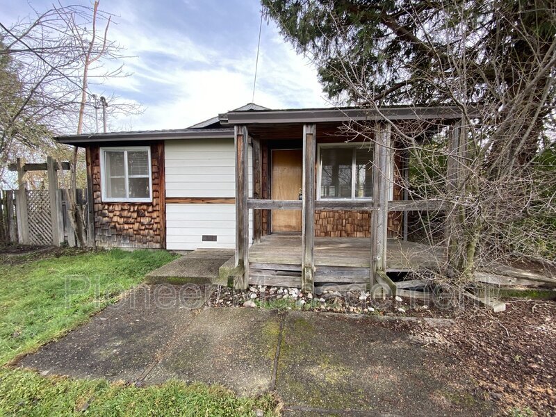 69 Rose St, Winston, OR 97496 Condo for Rent in Winston, OR