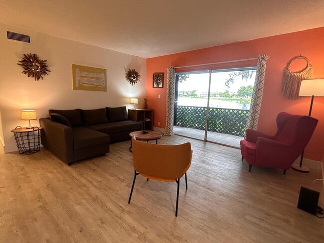 Building Photo - 2733 S Oakland Forest Dr