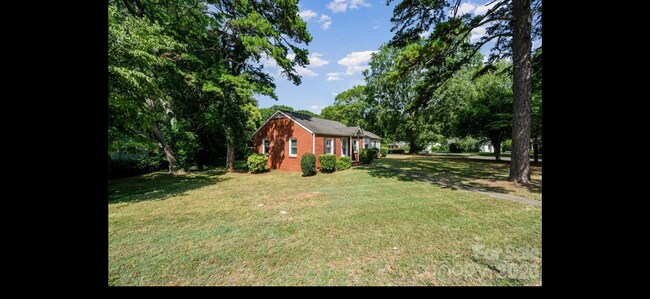 Building Photo - Room in House on Dublin Rd