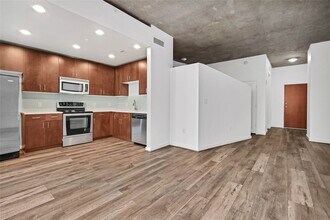 Building Photo - 5925 Almeda Rd