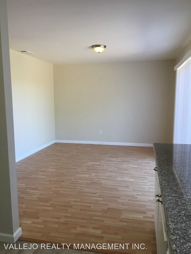 Building Photo - 4 br, 2 bath House - 120 Bluebell Place