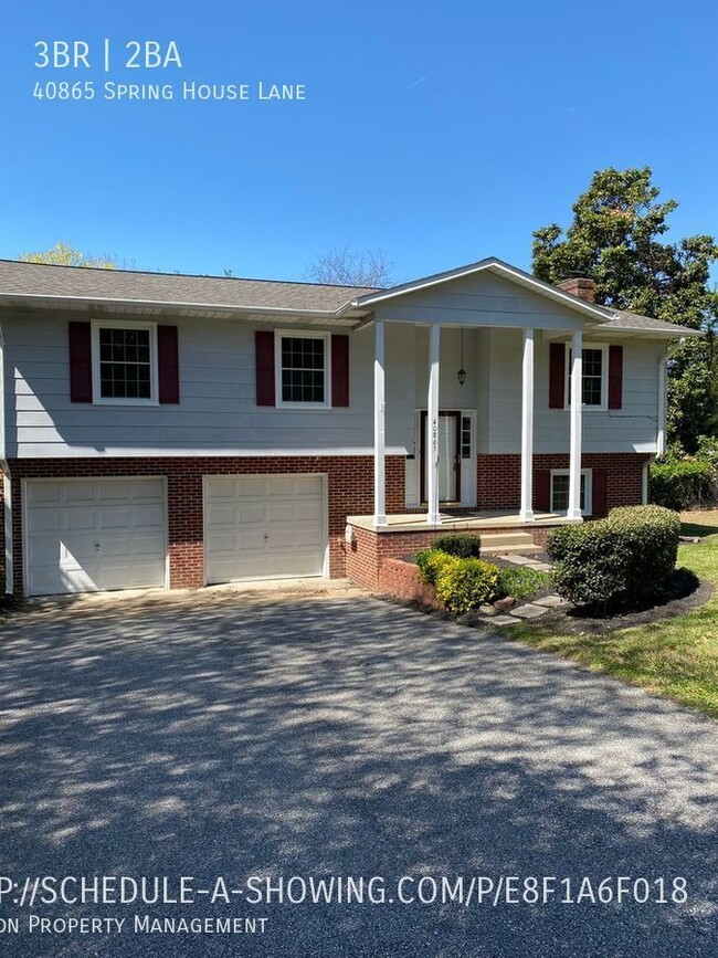 Building Photo - 3 Bedroom, 2 Bedroom Home