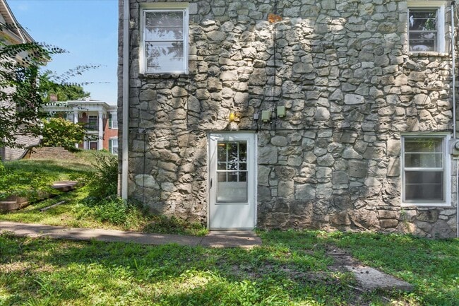 Building Photo - 108 Madison Terrace Ct