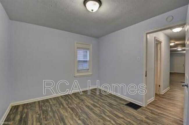 Foto del edificio - 829 S State Ave