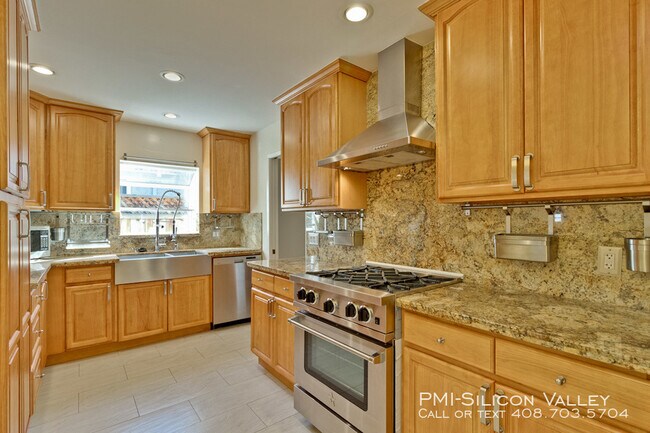 Building Photo - 263 Walker Dr