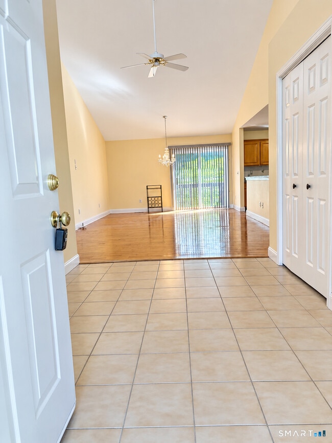 Building Photo - 162 Thistle Pond Dr
