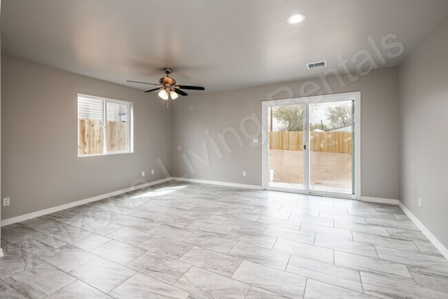 Foto del edificio - 2185 E Butler Ave