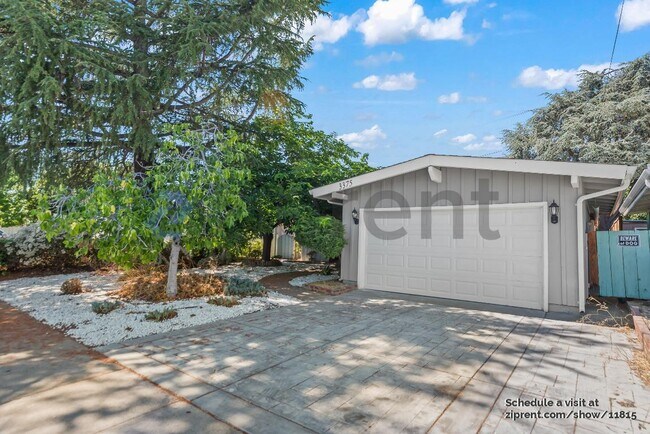 Building Photo - 3375 Holly Dr