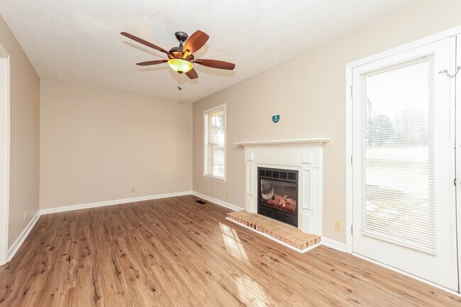 Foto del edificio - 1136 Lakes Edge Dr