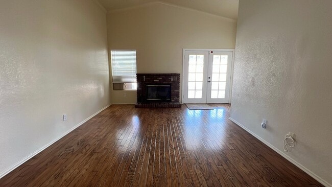 Building Photo - (APPLICATION PENDING) East Lancaster Home