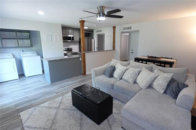 Building Photo - 7021 Greenview Cir N