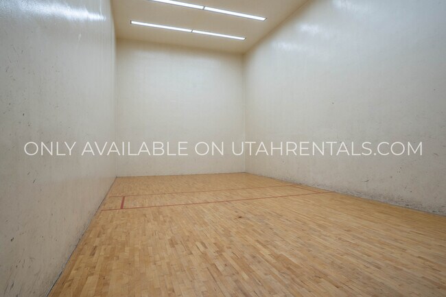 Building Photo - 1671 Hickory Ln