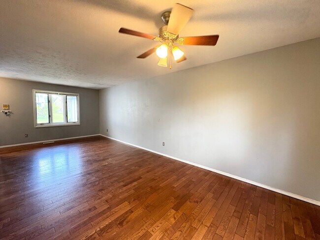 Foto del edificio - Spacious Two-Bedroom Duplex