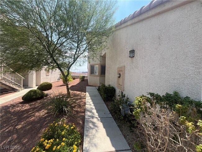 Foto del edificio - 855 N Stephanie St