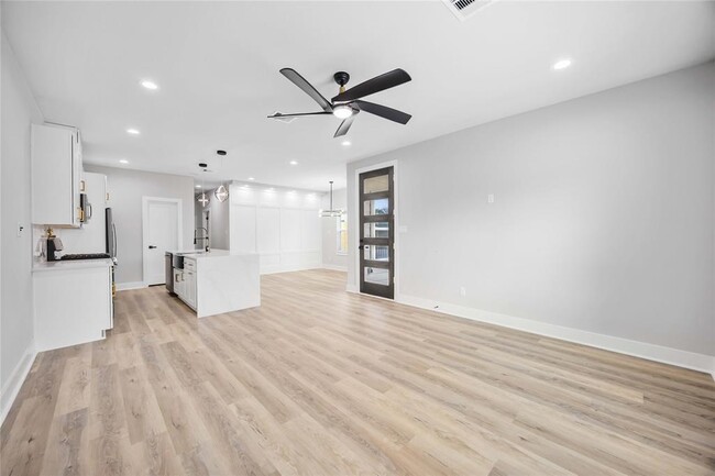 Foto del edificio - 2446 Carmel St