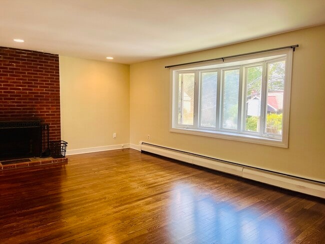 Foto del edificio - 181 Moss Hill Rd