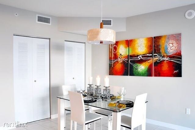 Building Photo - Studio, 1 bath  - 145 SW 12th St # 809 1221