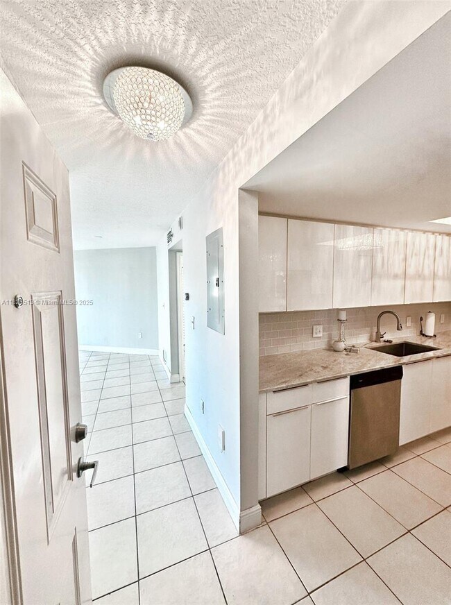 Foto del edificio - 2415 NW 16th St Rd