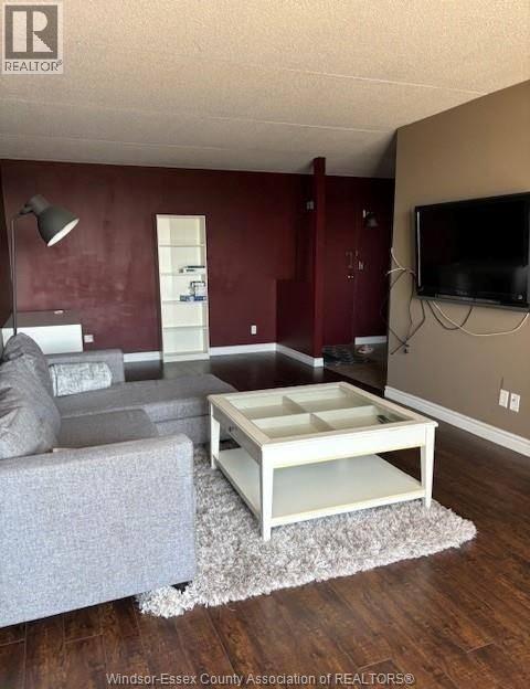 Photo du bâtiment - 150 Park St W