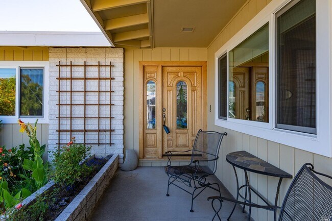 Building Photo - 751 Juniper Ct