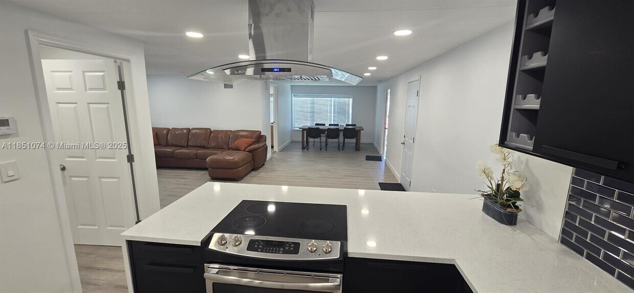 Foto principal - 5310-5323 SW 23rd Terrace