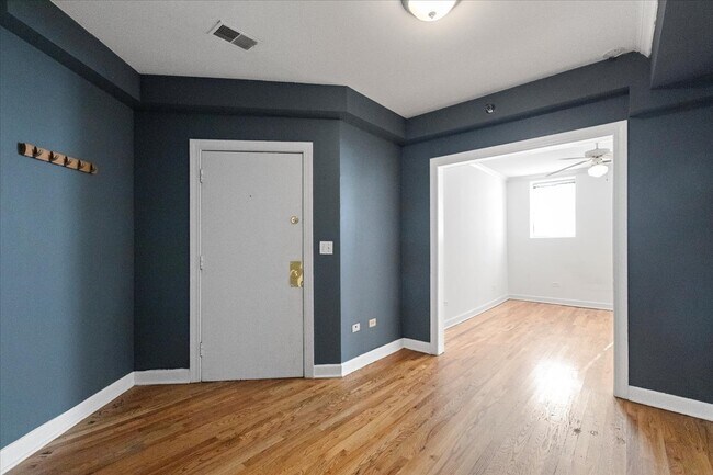 Foto del edificio - 3702 N Sheffield Ave