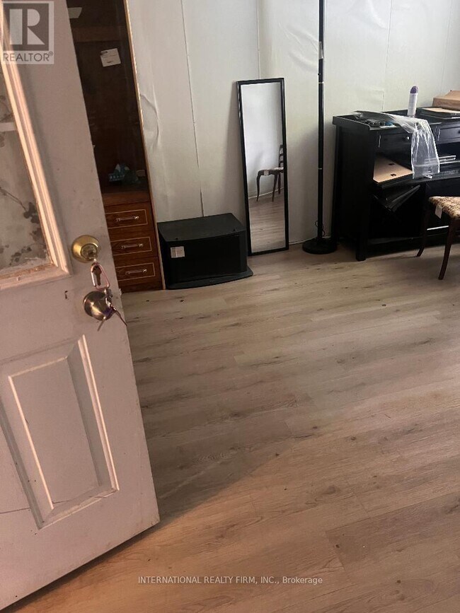 Photo du bâtiment - 2034 Weston Rd