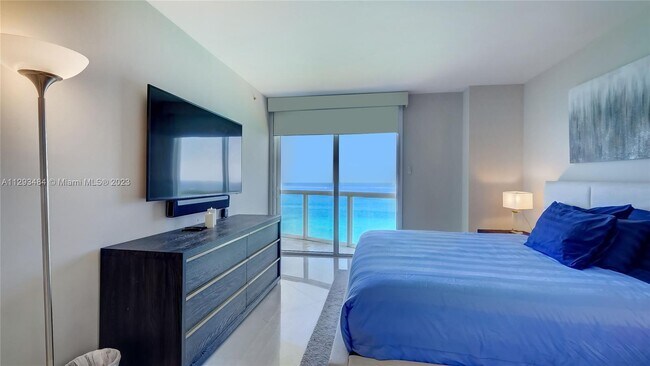 Foto del edificio - 6365 Collins Ave