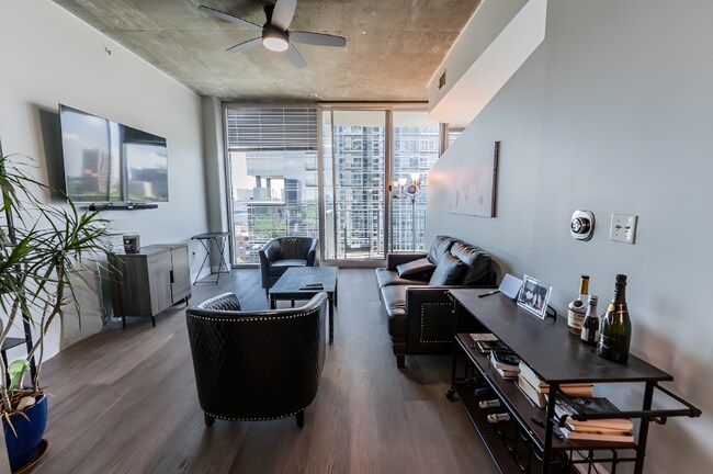 Foto del edificio - 400 W Peachtree St NW