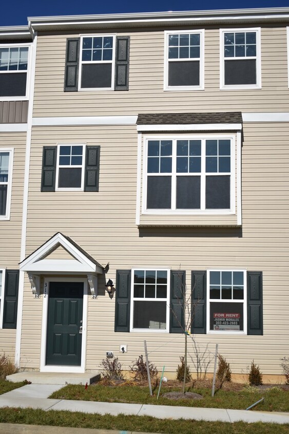 Foto principal - New Construction Townhomes!