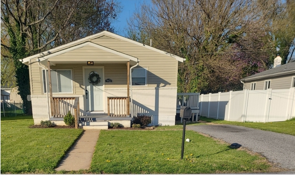 Foto principal - 5922 Montgomery St