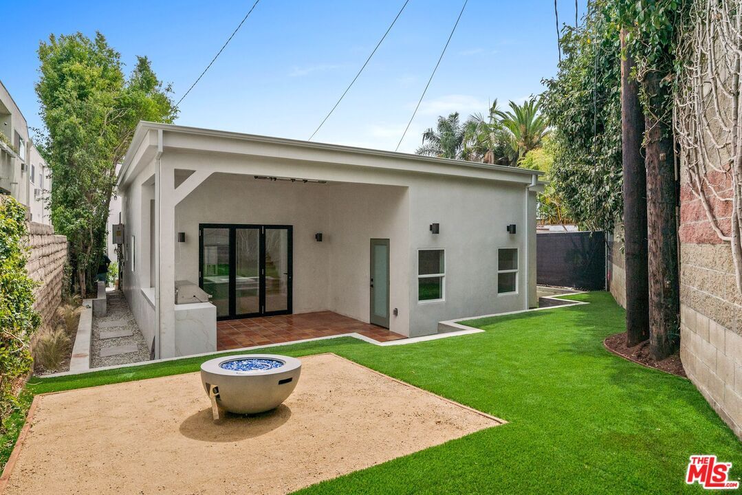 Foto principal - 8589 Rugby Dr