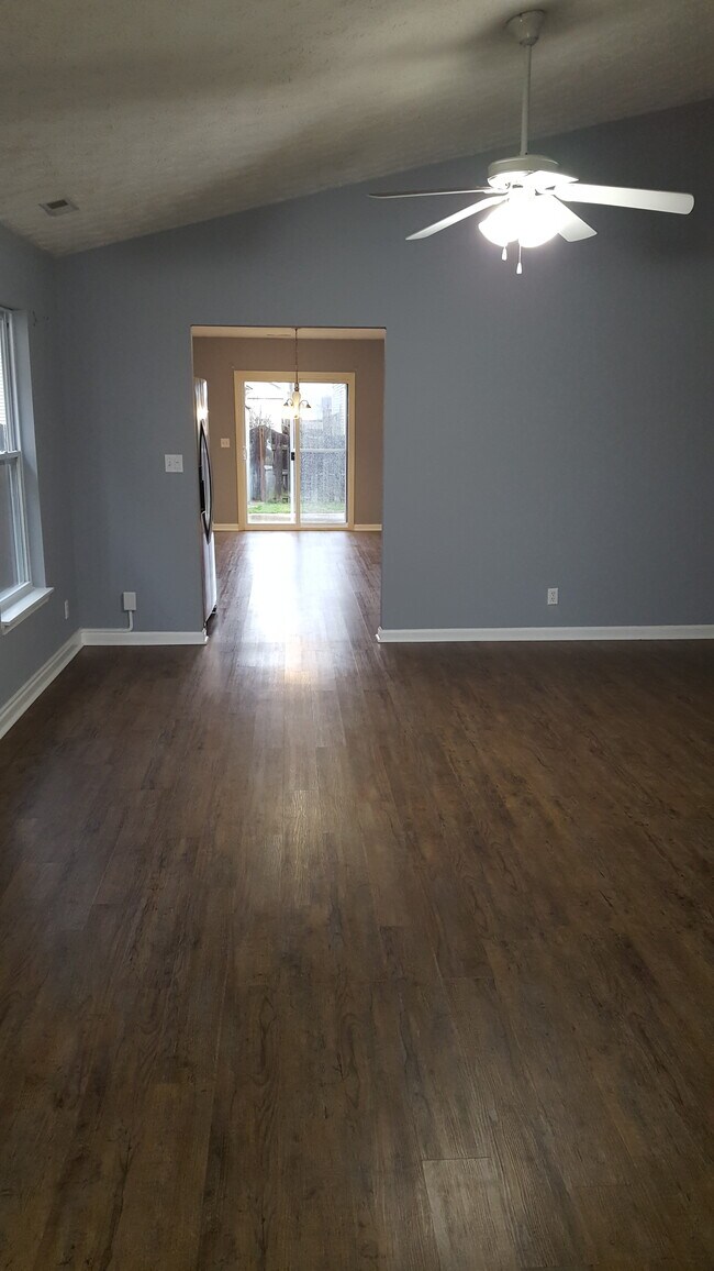 Foto del edificio - 5598 Dunston Dr