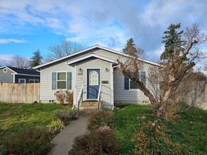 Building Photo - 1005 X Ave