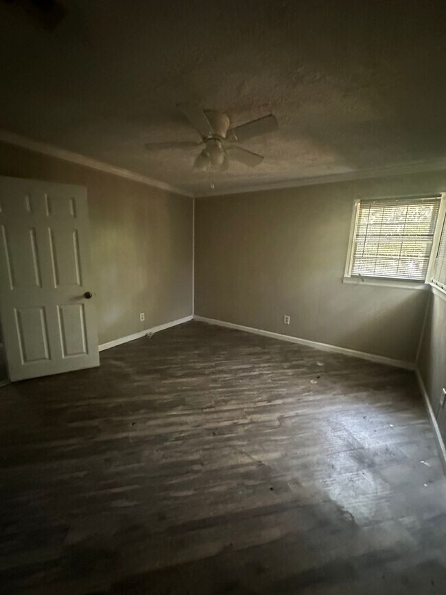 Building Photo - 2638 Deeb Dr