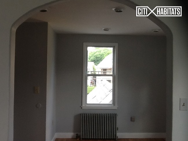 Building Photo - 550 Delafield Ave