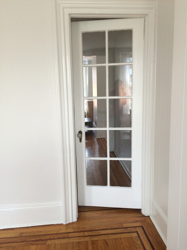 Foto del edificio - Top Floor in a Charming Brownstone