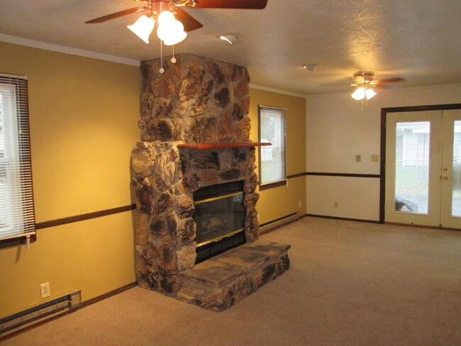 Building Photo - 2529 Bainbridge Ave