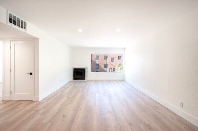 Foto del edificio - 2123 Rodney Dr