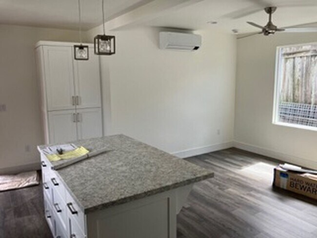 Foto del edificio - 667-671 Howard St