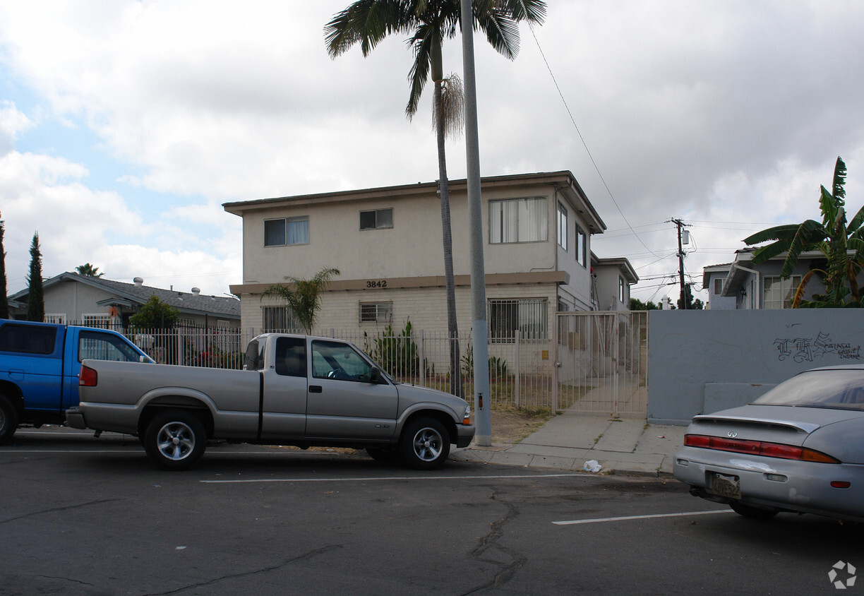 Building Photo - 3842 Menlo Ave